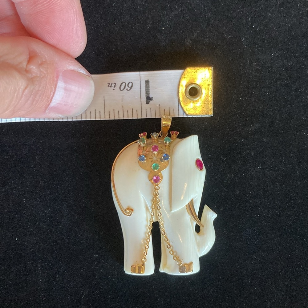 14kt gold with white bone/plastic ? elephant - Picture 5 of 9